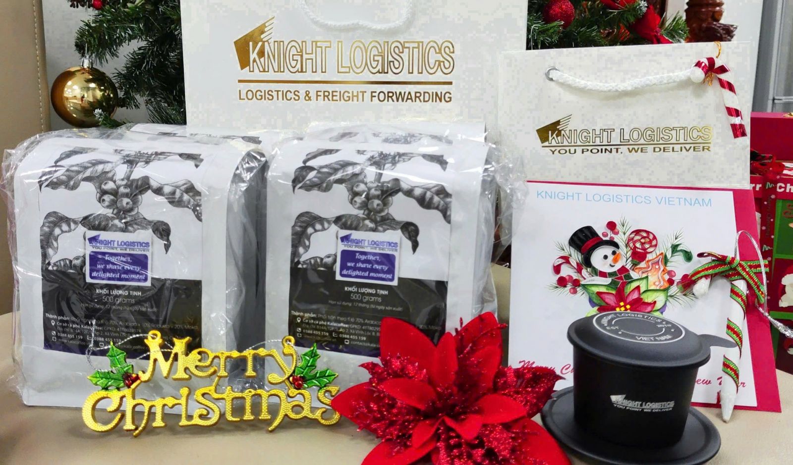  Hình 2. Lan tỏa không khí Noel tại ngôi nhà Knight