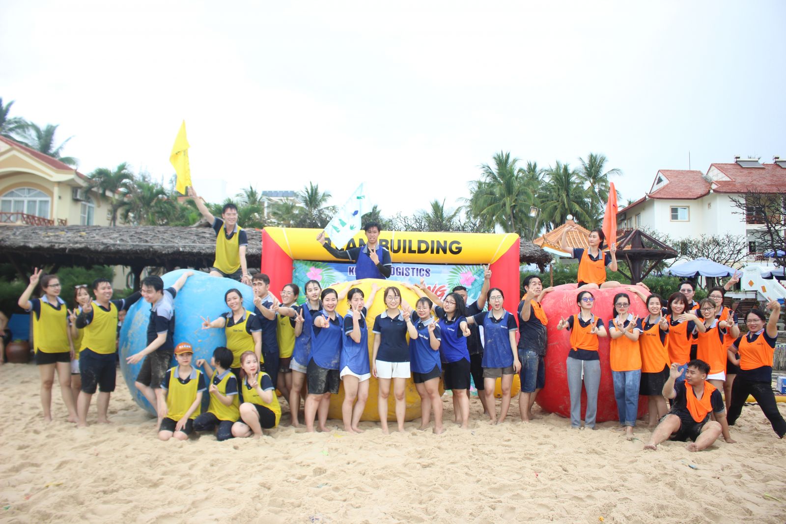 Team building tại bãi biển xinh đẹp Bình Thuận năm 2022 - Knight Logistics
