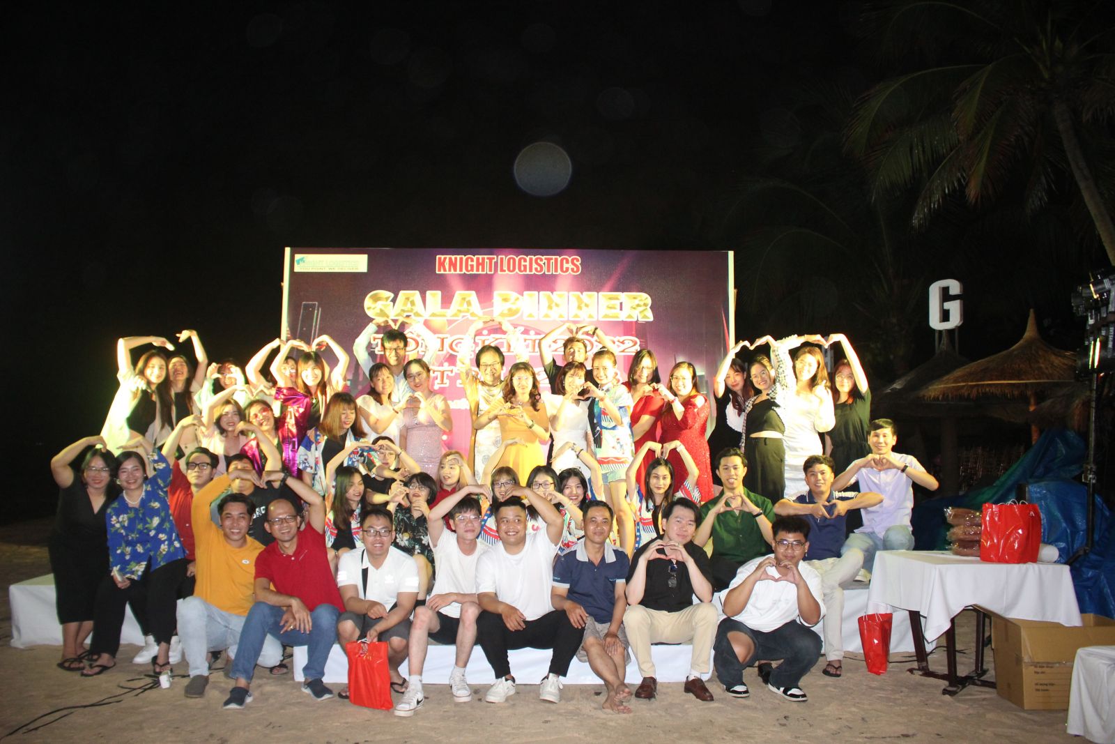 Hình 9. Đại gia đình Knight Logistics.