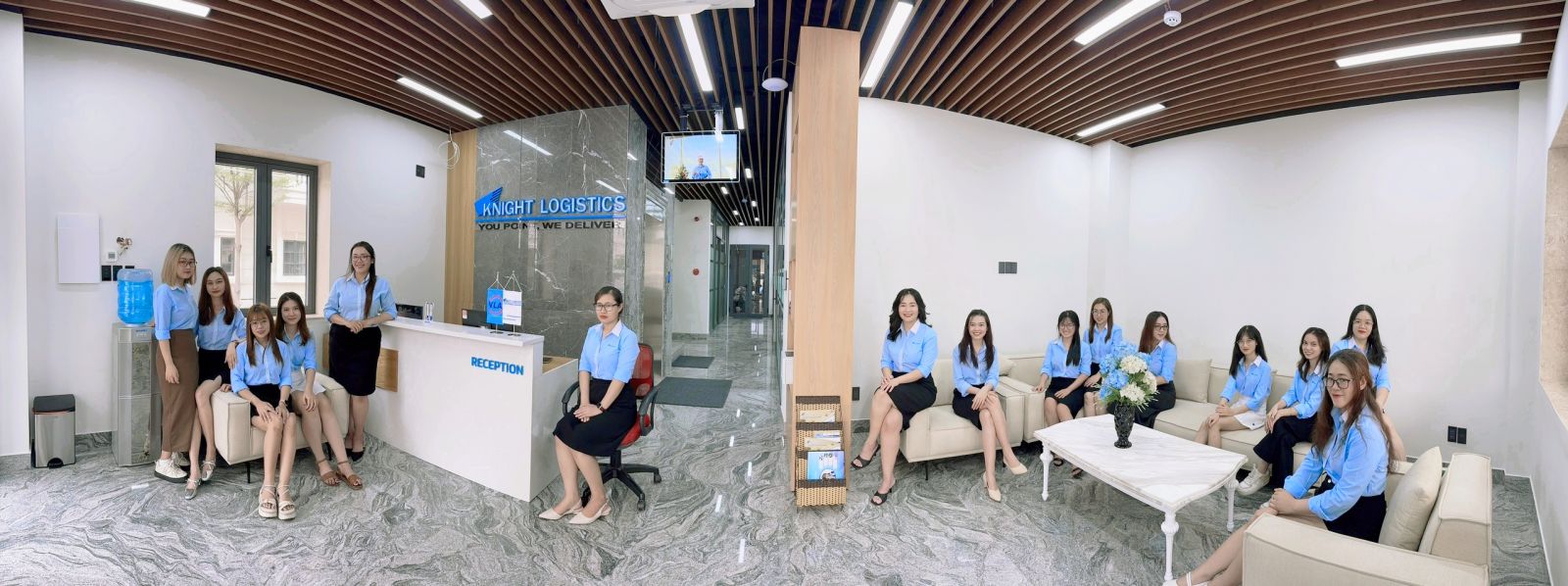 Hình 2. "New background" của Knight Logistics