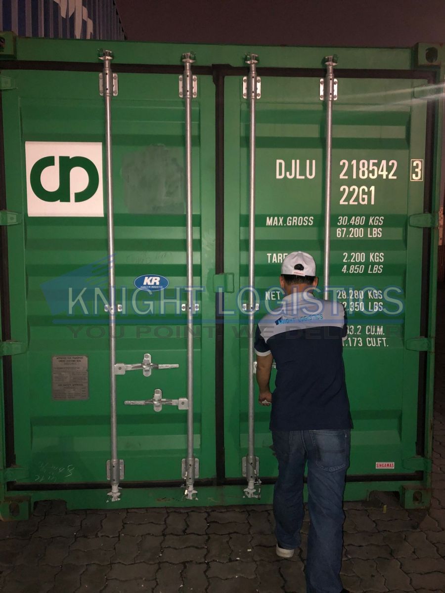 Mở container, cắt seal