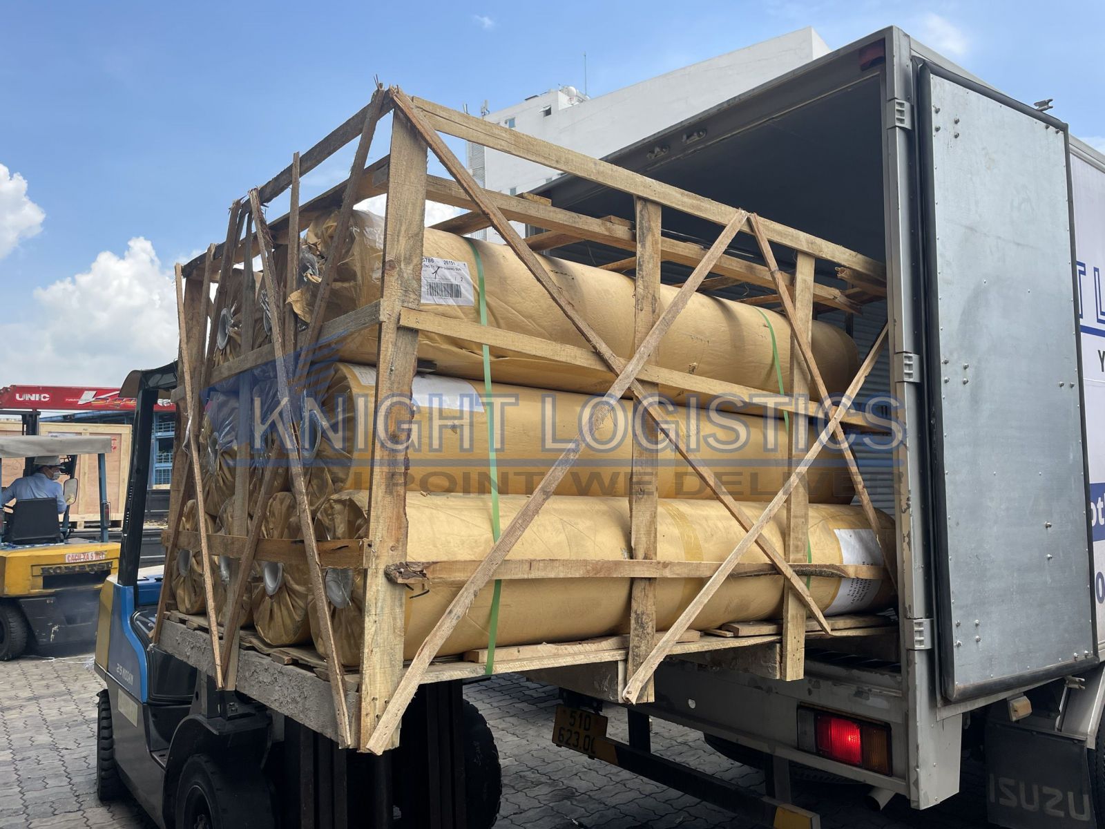 Thủ tục nhập khẩu thảm nhựa sàn thể thao