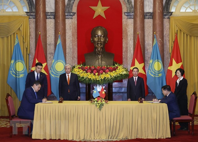 VIỆT NAM VÀ KAZAKHSTANI HỢP TÁC TRONG LĨNH VỰC VẬN TẢI VÀ HẬU CẦN